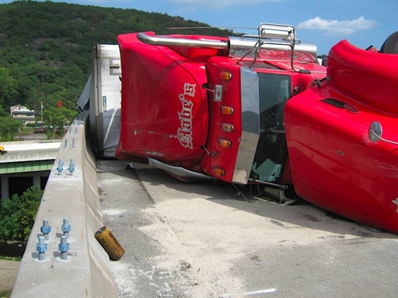 Truck Rollover Nys Thruway 2010 photo 2